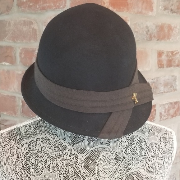 Goorin Bros Asymmetrical Cirrus Wool Cloche - Picture 3 of 4